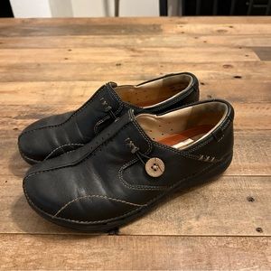 Clark’s Structured Black Leather Slip-On Loafers Flat Shoes Womens 6M